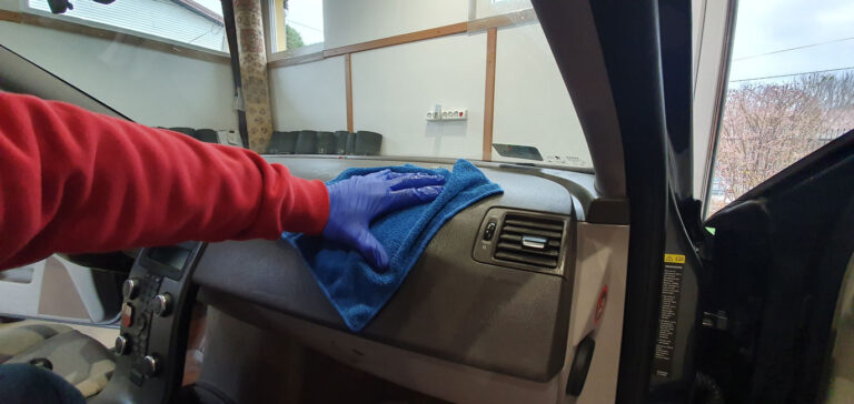 Czyszczenie tapicerki samochodowej po wakacjach